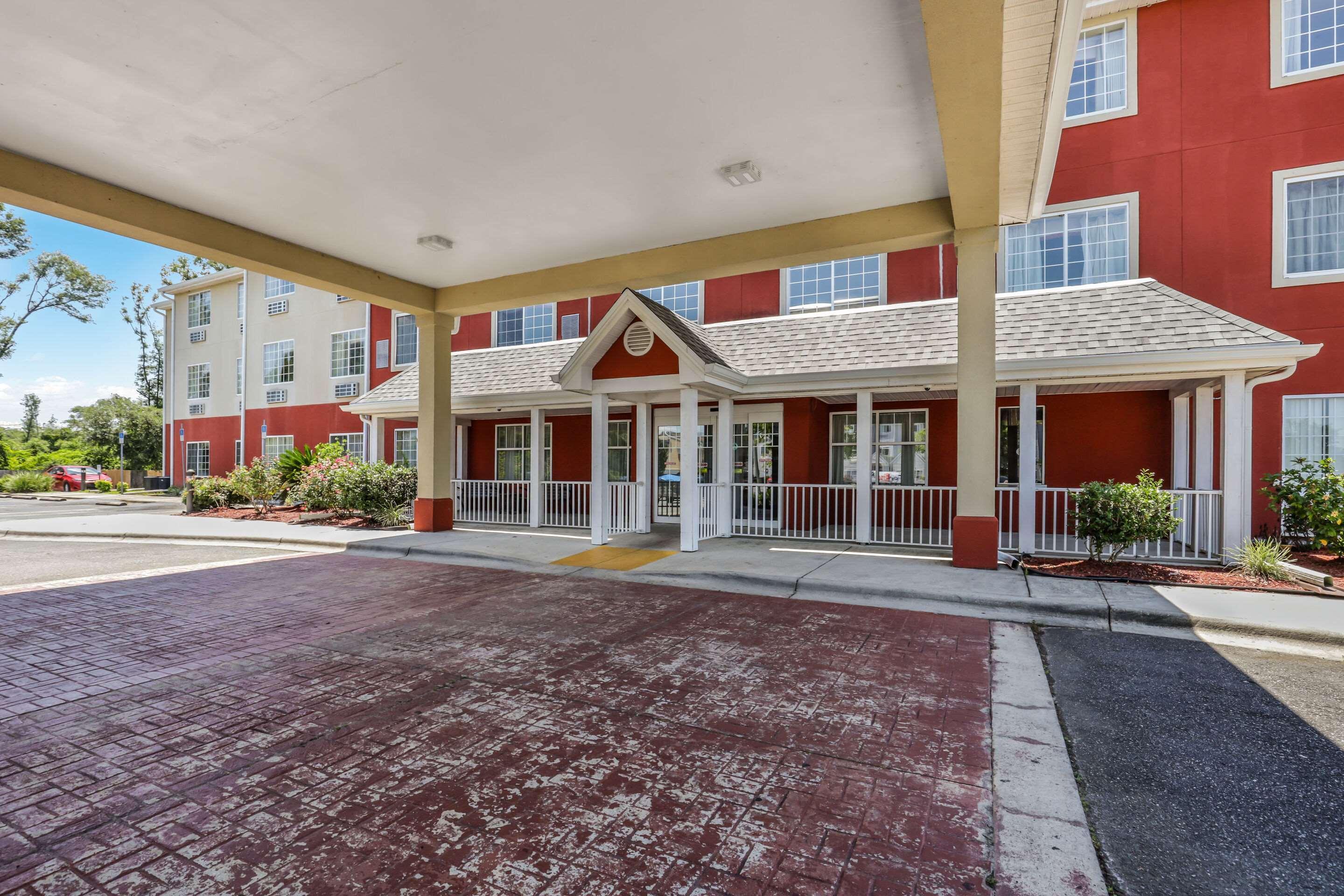 Econo Lodge Inn & Suites Marianna Exterior photo